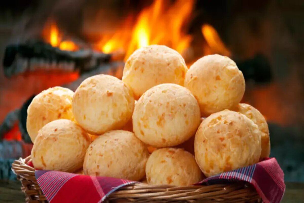 Aprenda como fazer o legítimo Pão De Queijo Mineiro. Confira!